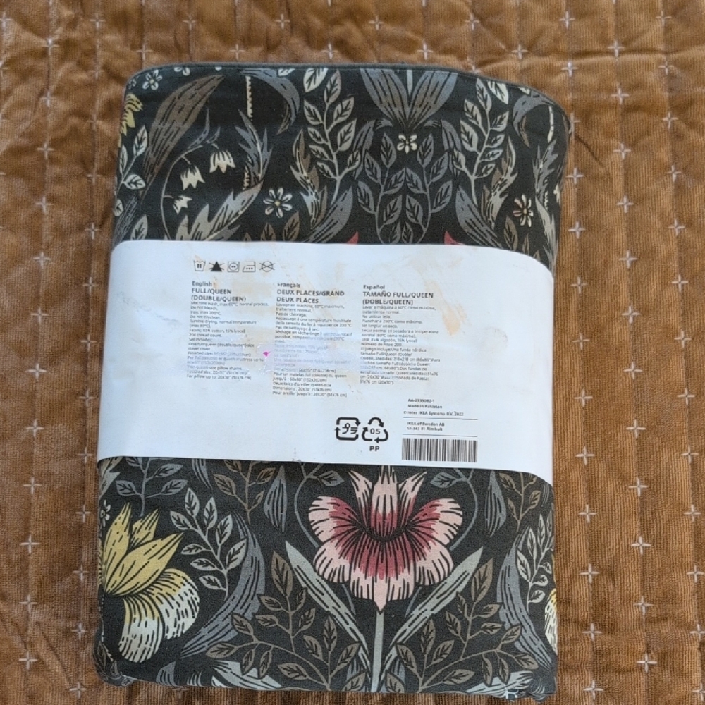 IKEA KÄRRDUNÖRT Duvet Cover - Black with Floral Design - Picture 3 of 5